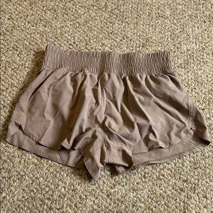 GAP Women's Athletic Shorts in Tan
